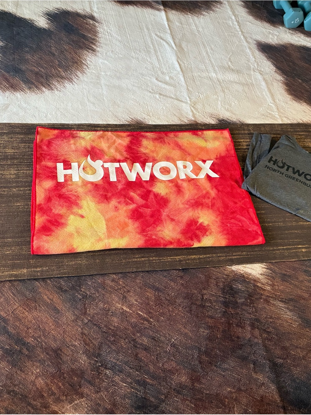 Hotworx Mat, Towel and Size M Tee